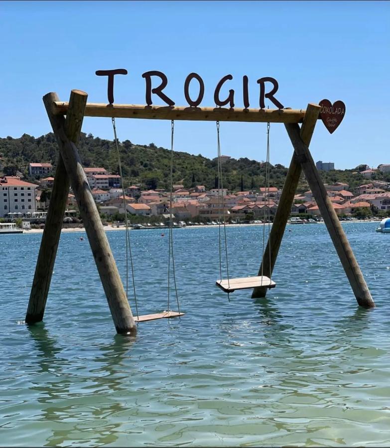 Vila Zrina - Apartmani Trogir Exterior foto