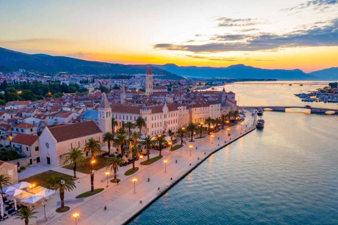 Vila Zrina - Apartmani Trogir Exterior foto