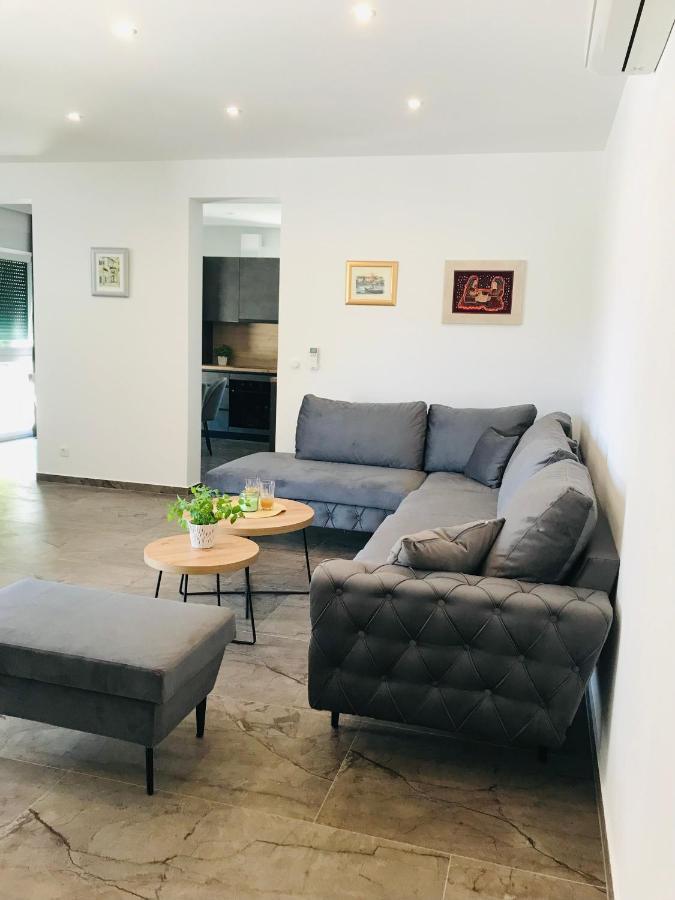 Vila Zrina - Apartmani Trogir Exterior foto