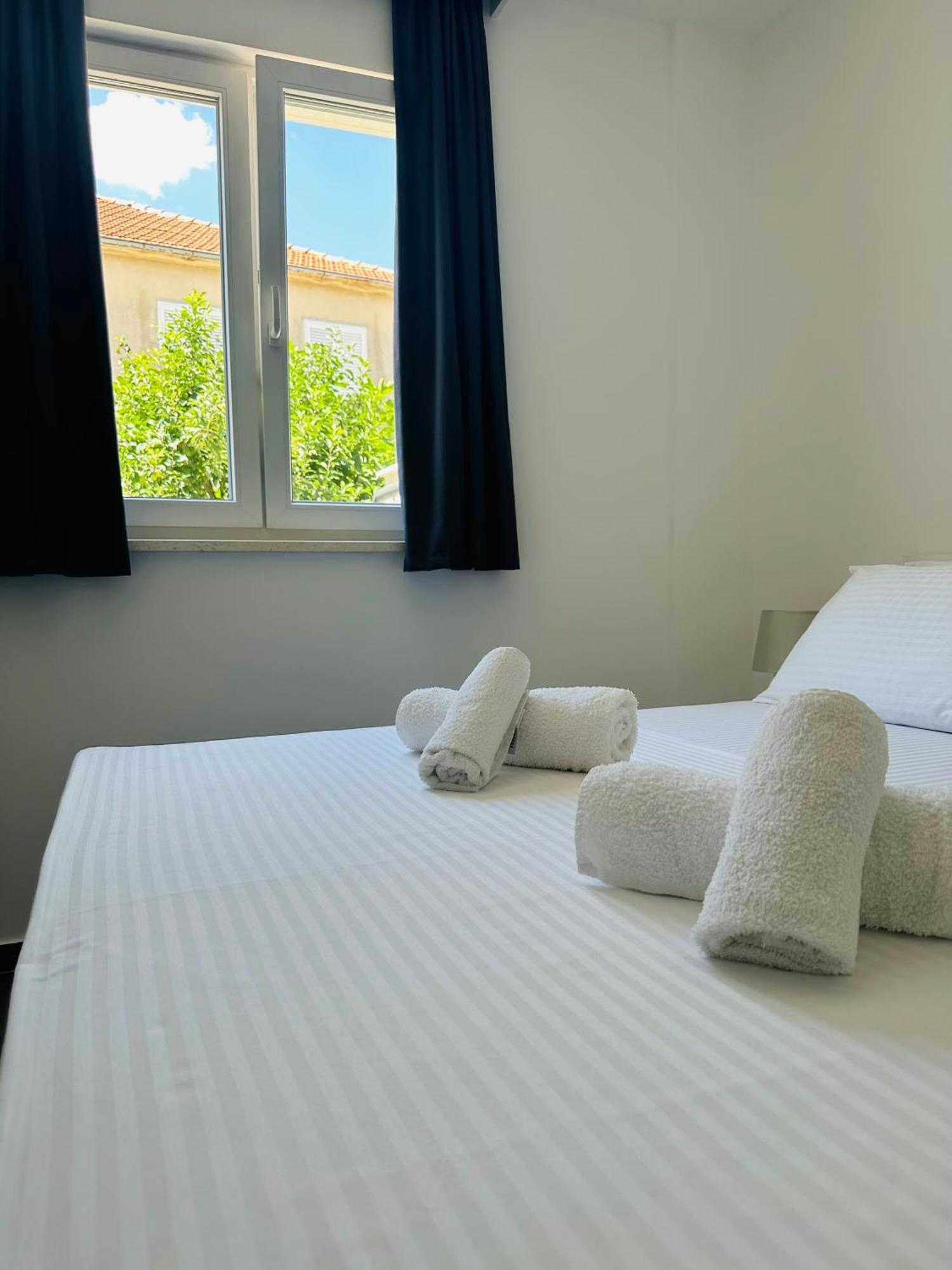 Vila Zrina - Apartmani Trogir Exterior foto
