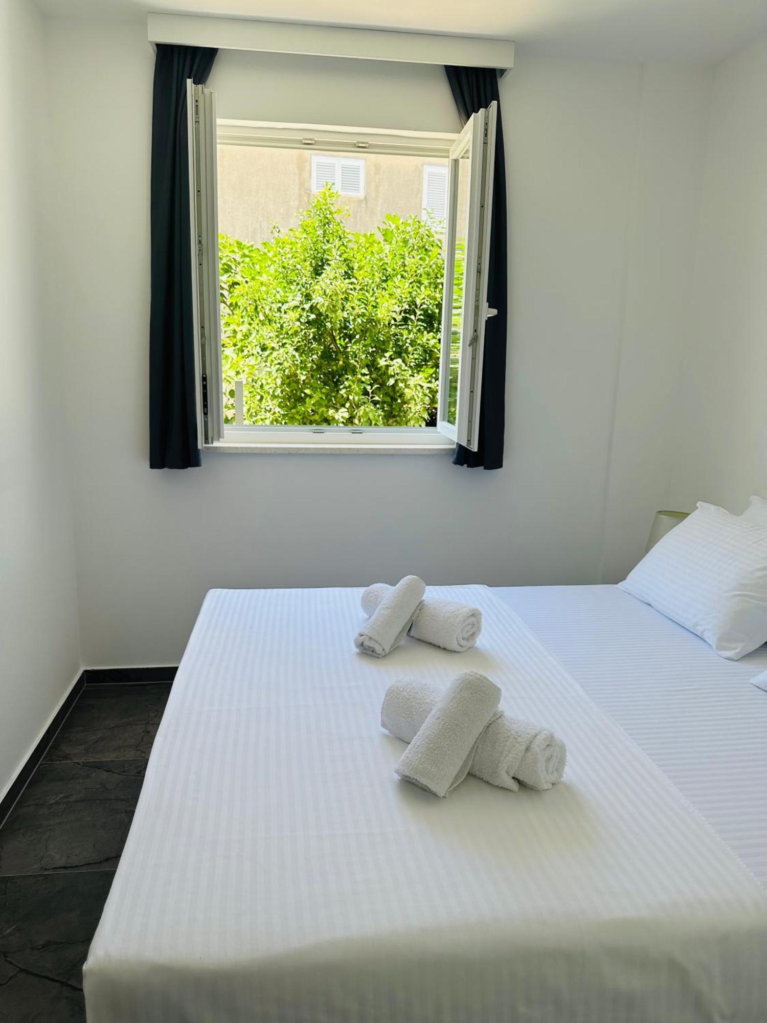 Vila Zrina - Apartmani Trogir Exterior foto