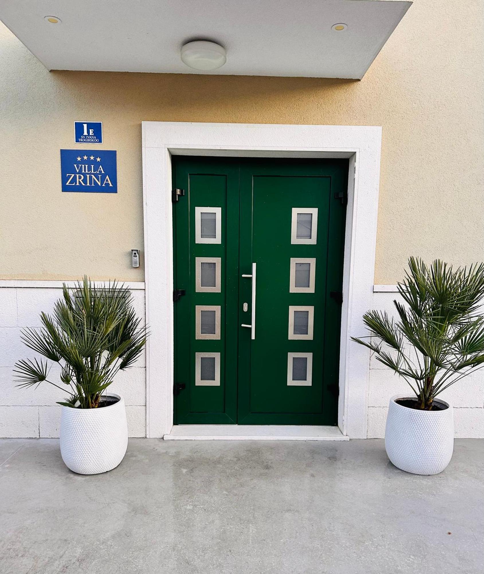 Vila Zrina - Apartmani Trogir Exterior foto